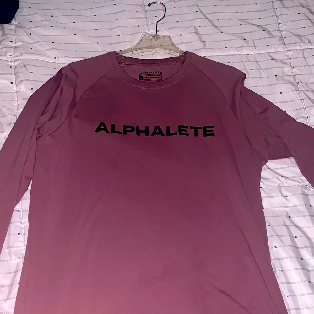 Alphalete shirt